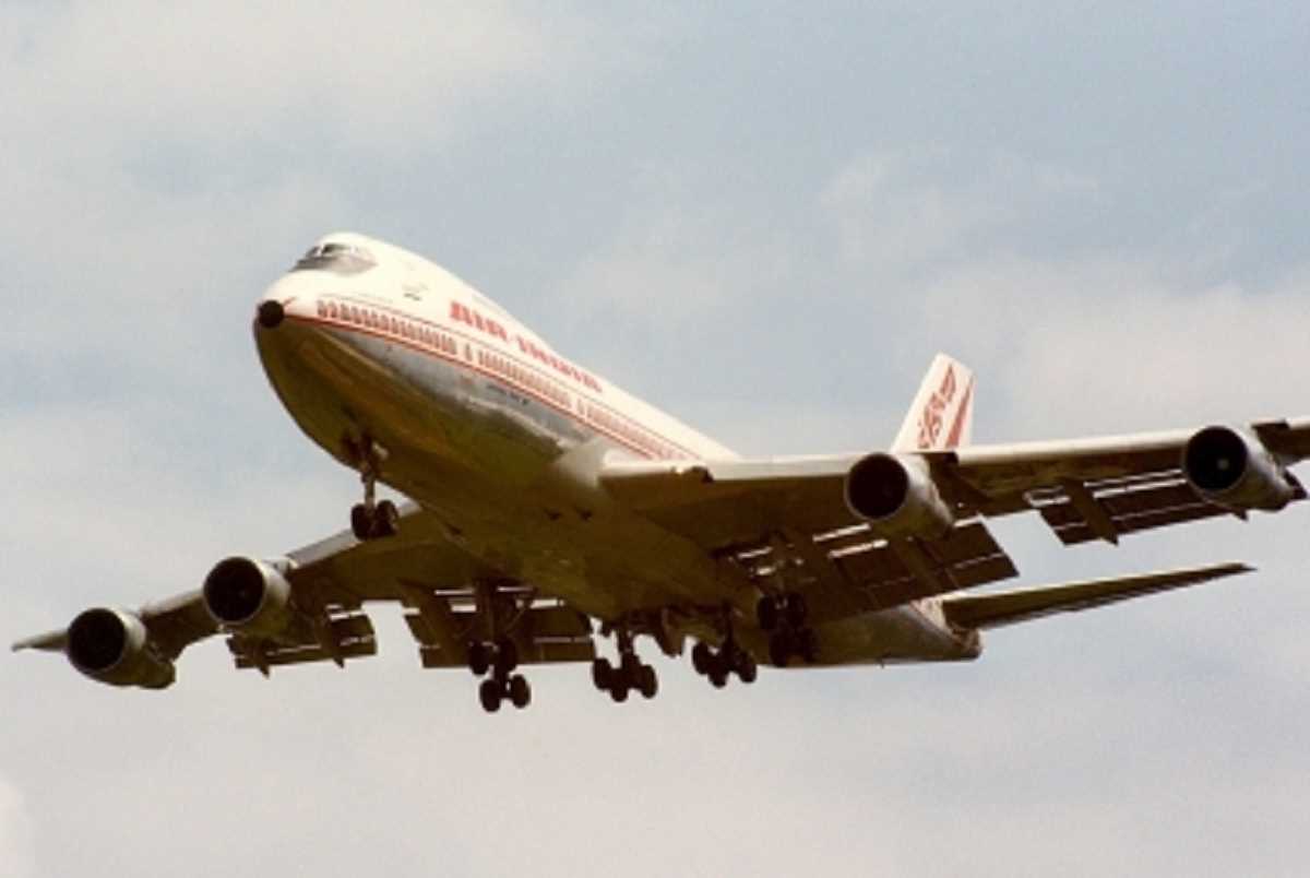 एयर इंडिया की फ्लाइट में महिला पर पेशाब करने वाला शख्स बेंगलुरु से गिरफ्तार