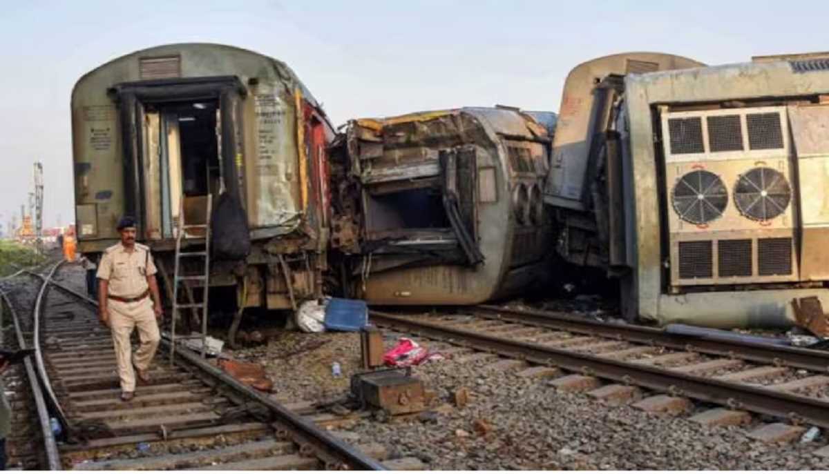 बिहार के समस्तीपुर में टला बड़ा रेल हादसा, संपर्क क्रांति एक्सप्रेस ट्रेन दो हिस्सों में बंटी