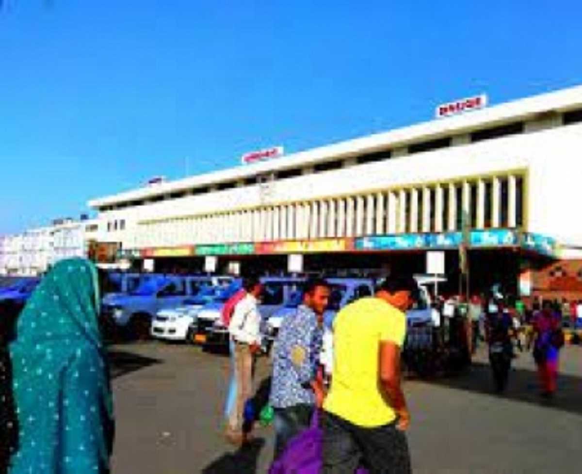 अहमदाबाद पुलिस बच्चे की तस्करी में शामिल व्यक्ति की कर रही तलाश