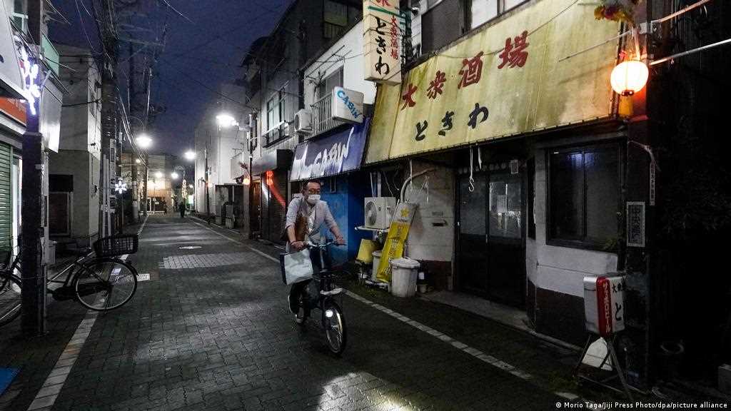 जापान की तालाबंदी में पिस गए छात्र और रिसर्चर जापान की तालाबंदी में पिस गए छात्र और रिसर्चर