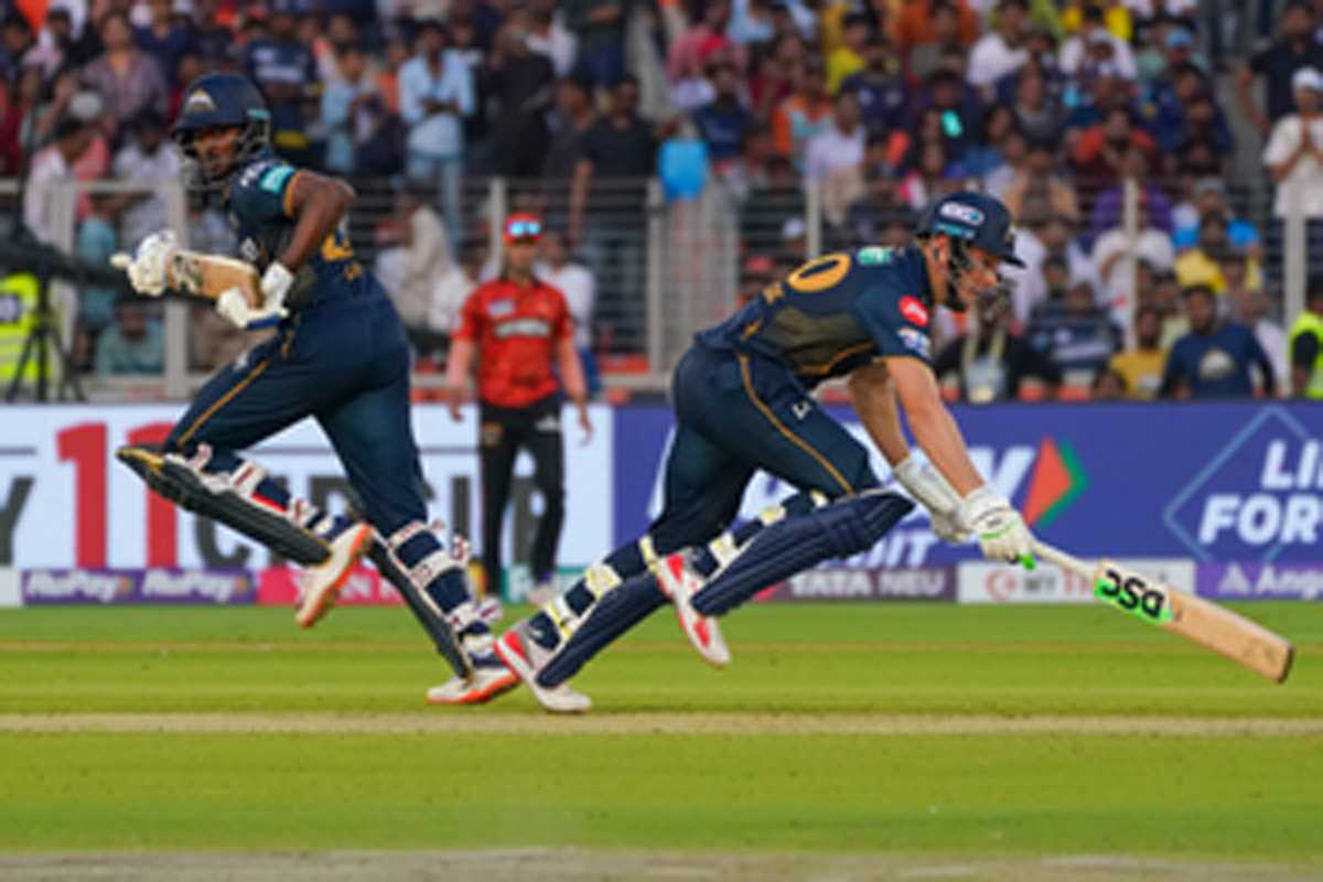 गुजरात ने हैदराबाद को सात विकेट से धो डाला गुजरात ने हैदराबाद को सात विकेट से धो डाला