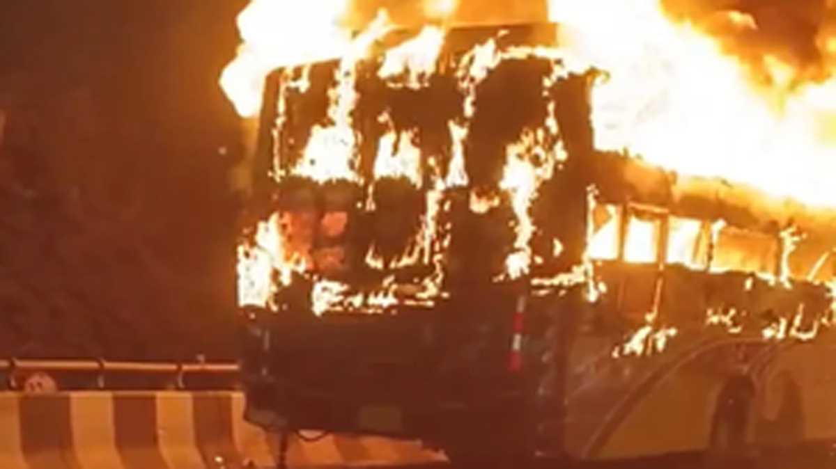 गुरुग्राम : बस में आग लगने से मरने वालों की संख्या 4 हुई, मृतकों में दो नाबालिग शामिल