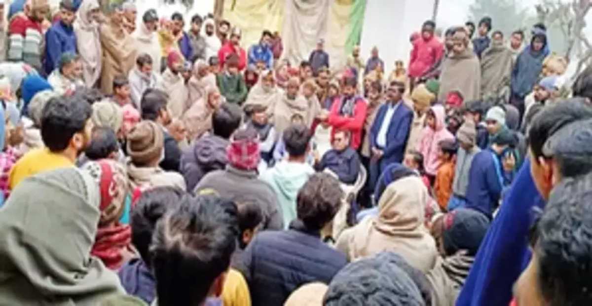 मेरठ में उपजिलाधिकारी कार्यालय के सामने आत्मदाह करने वाले किसान की अस्पताल में मौत, हंगामा मेरठ में उपजिलाधिकारी कार्यालय के सामने आत्मदाह करने वाले किसान की अस्पताल में मौत, हंगामा