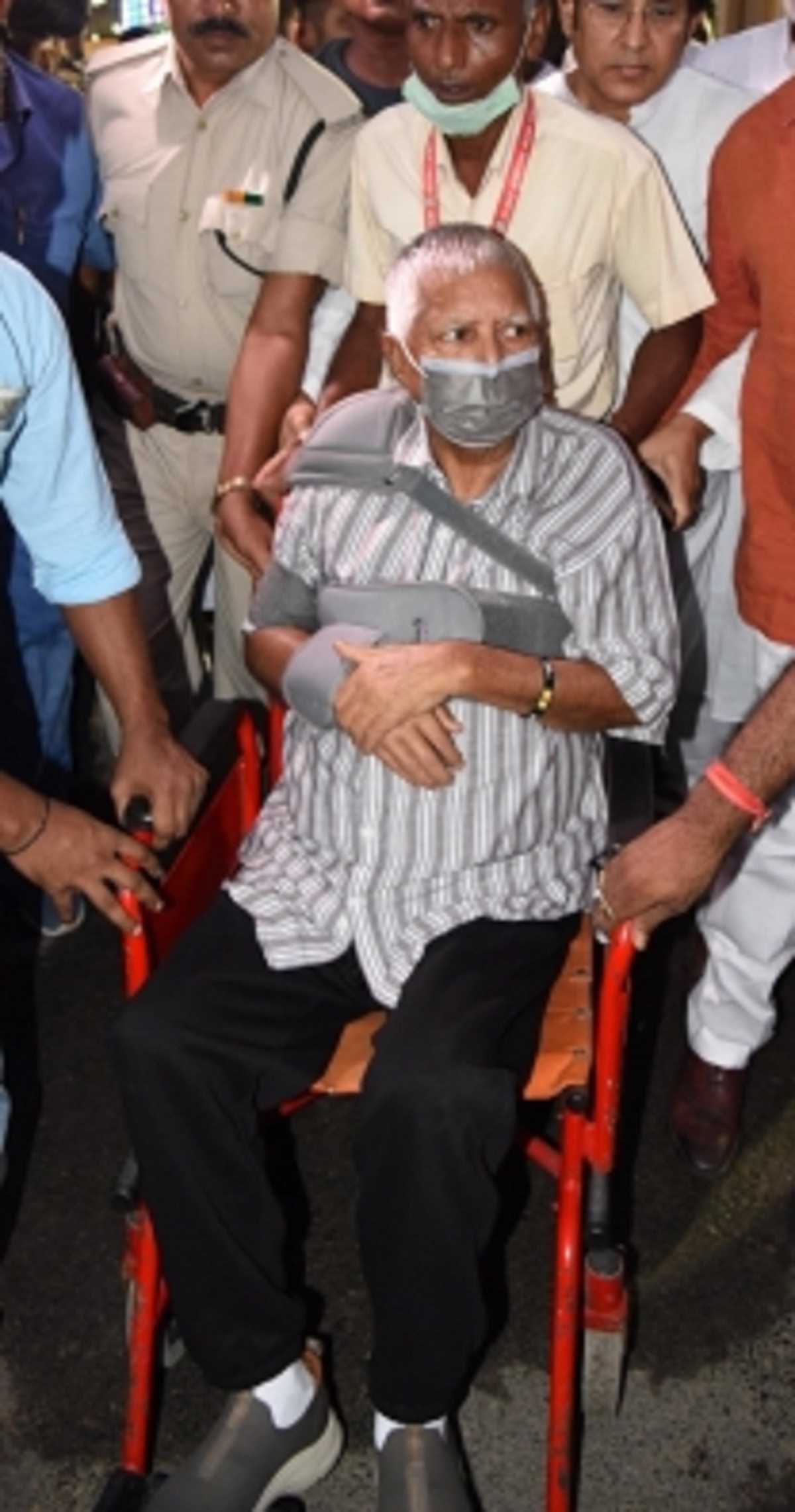 इलाज के लिए सिंगापुर जाएंगे लालू यादव, कोर्ट ने दिया पासपोर्ट जारी करने का आदेश