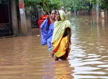 भीषण गर्मी से पूर्वोत्तर भारत के नागरिक परेशान भीषण गर्मी से पूर्वोत्तर भारत के नागरिक परेशान