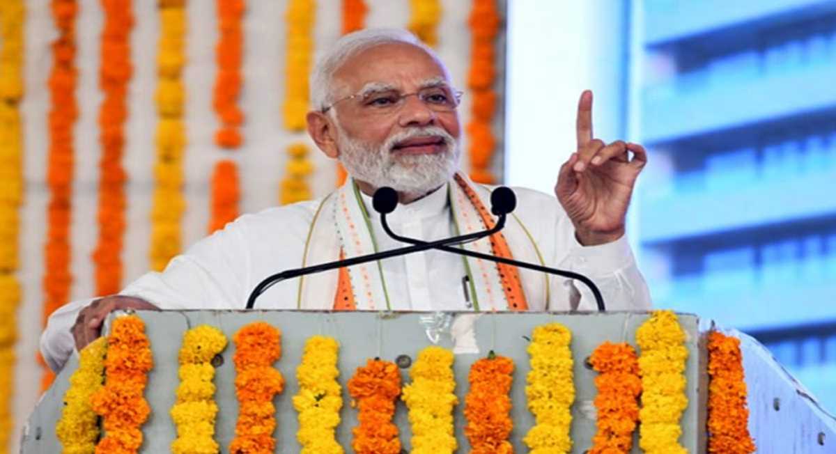 PM Modi Karnataka Visit: पीएम मोदी पहुंचे बेंगलुरु, पांचवीं वंदे भारत एक्सप्रेस ट्रेन को दिखाई हरी झंडी PM Modi Karnataka Visit: पीएम मोदी पहुंचे बेंगलुरु, पांचवीं वंदे भारत एक्सप्रेस ट्रेन को दिखाई हरी झंडी