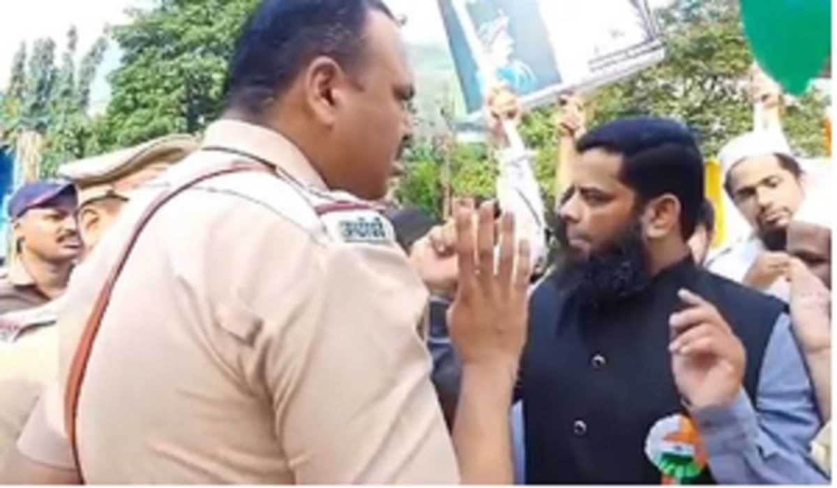 ठाणे में तिरंगा बाइक रैली को पुलिस ने पहले रोका, फिर दी इजाजत