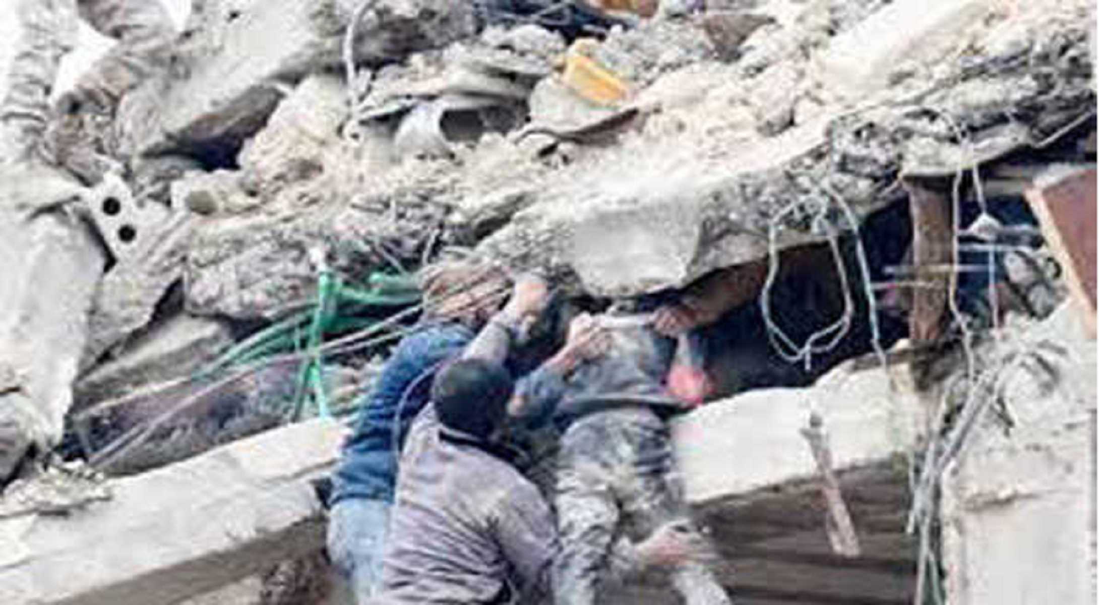 तुर्की में राहत एवं बचाव टीम ने गर्भवती महिला, उसके भाई को मलबे से सुरक्षित निकाला