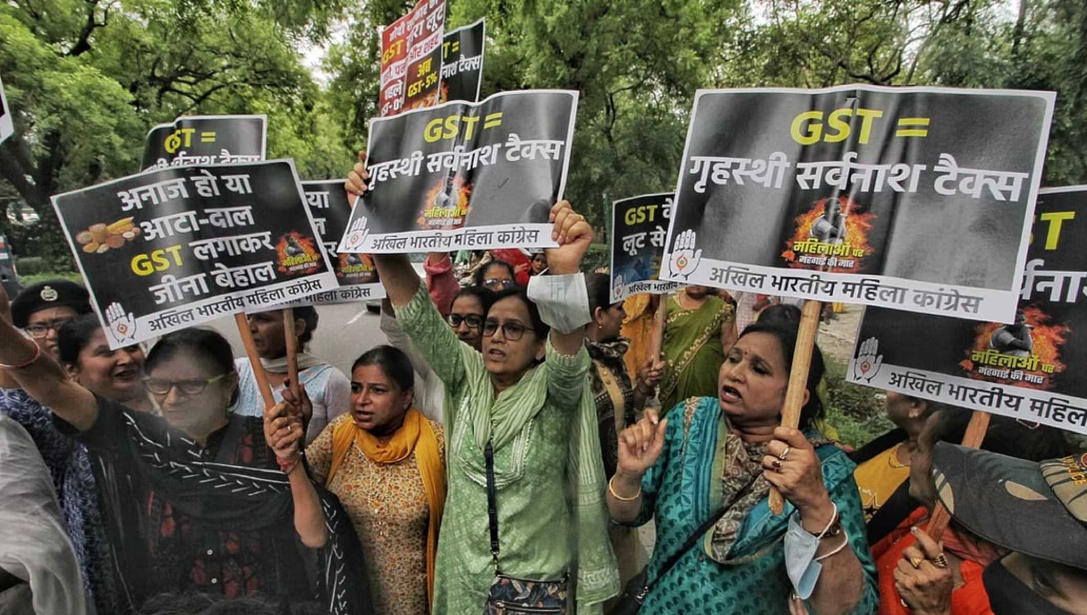 बेरोजगारी, मंहगाई के खिलाफ महिला कांग्रेस ने किया जंतर-मंतर पर प्रदर्शन