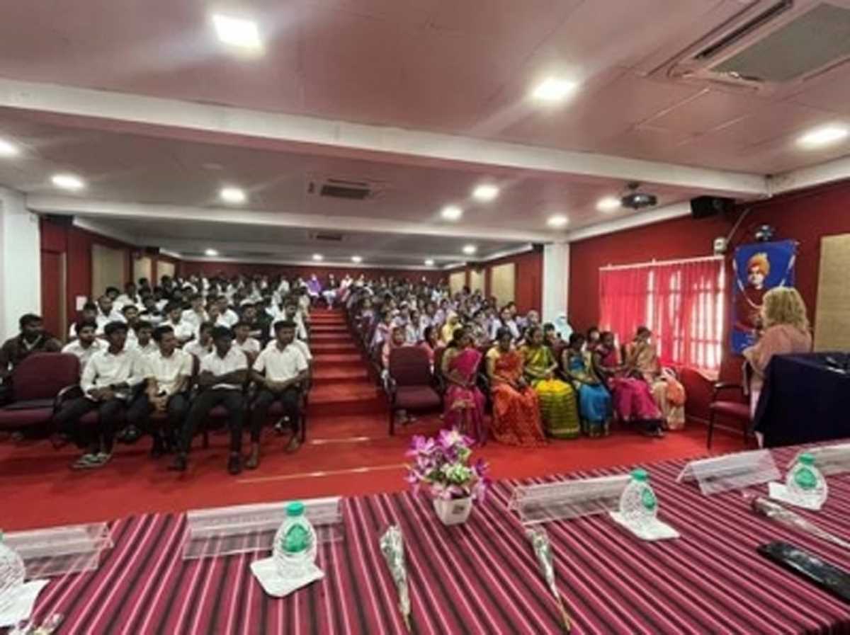 कर्नाटक से नर्सों को हायर करने वाली टीम में इंडो-कैनेडियन भी शामिल