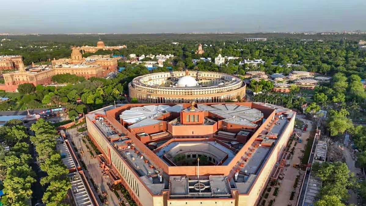 संसद: शीतकालीन सत्र के पांचवें दिन बैंकिंग कानून, रेलवे, स्वास्थ्य सेवा से जुड़े विधेयक होंगे पेश