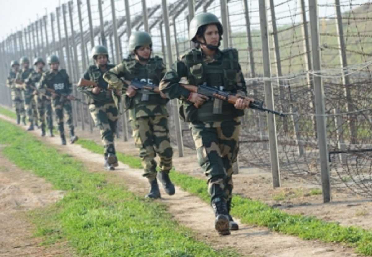 भारत ने फिर दिखाई इंसानियत: पकड़े गए पाकिस्तानी नागरिक को किया वापस भारत ने फिर दिखाई इंसानियत: पकड़े गए पाकिस्तानी नागरिक को किया वापस