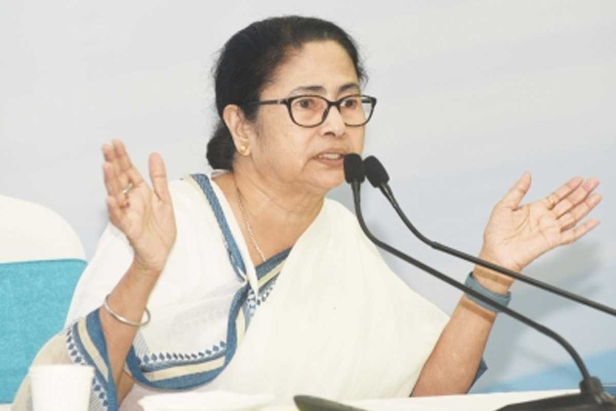 बंगाल में सांप्रदायिक और जातीय हिंसा फैलाने के लिए दिल्ली से आ रही टीमें : ममता