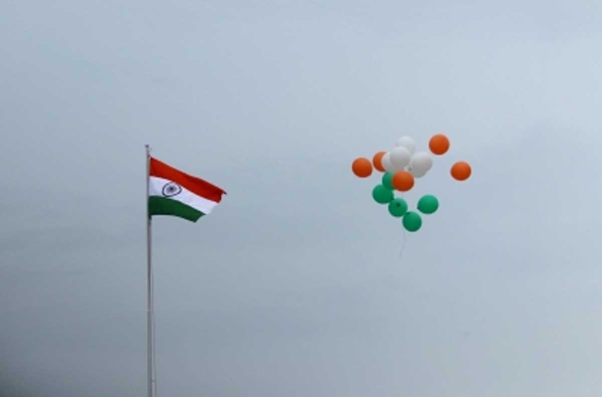 कड़ी सुरक्षा के बीच बेंगलुरू के ईदगाह मैदान में फहराया गया तिरंगा