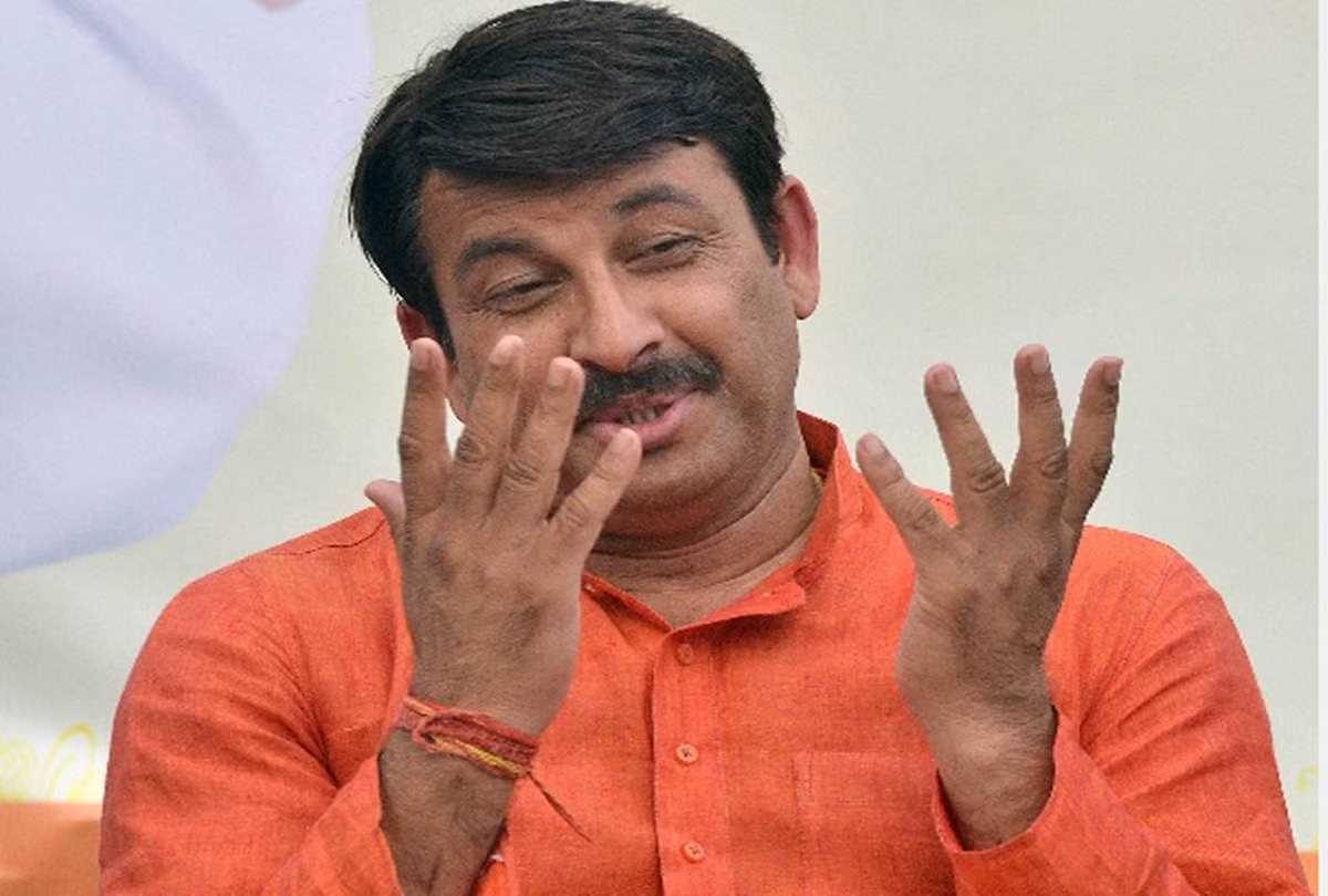 सांसद मनोज तिवारी ने किया सवाल, ‘दो महीने में कैसे भरे जाएंगे दिल्ली की सड़कों के गड्ढे’