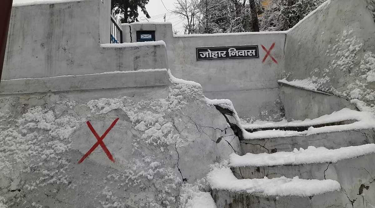 Joshimath Sinking: बर्फबारी के चलते रुका ध्वस्तीकरण का कार्य