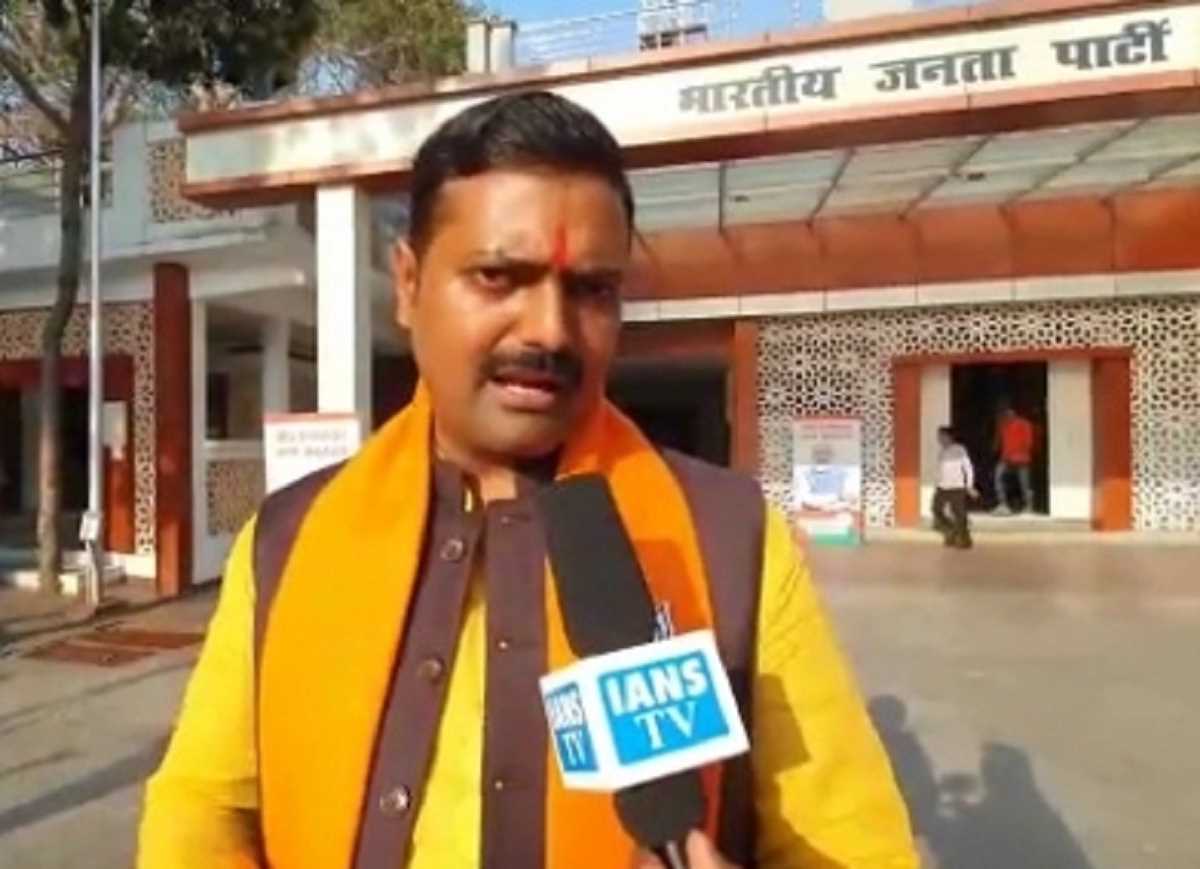 भाजपा प्रवक्ता राकेश त्रिपाठी ने अखिलेश यादव व नरेश उत्तम के खिलाफ दाखिल किया परिवाद