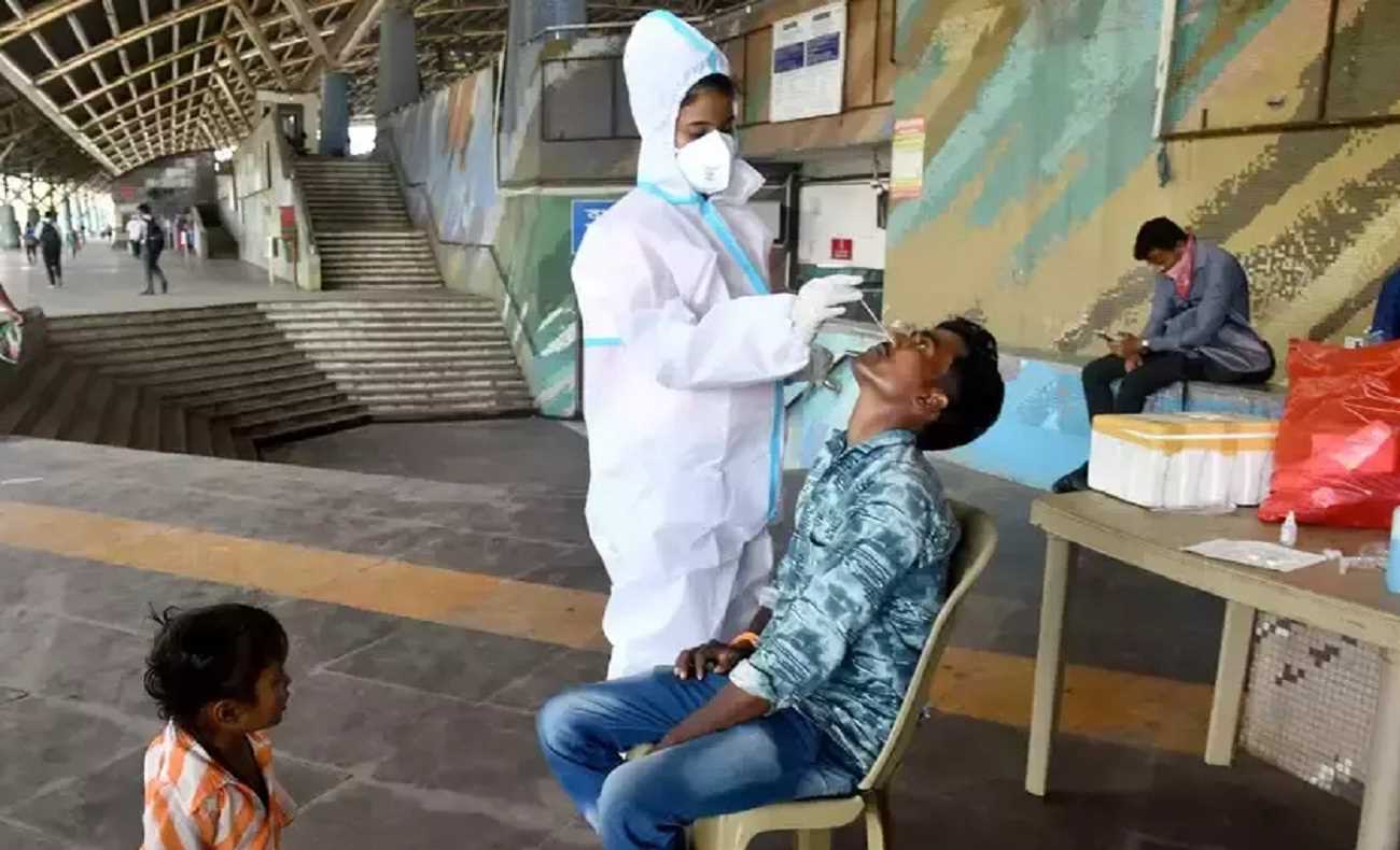 देश में अभी नहीं टला कोरोना का खतरा, बीते 24 घंटे में आए करीब 2500 नए केस देश में अभी नहीं टला कोरोना का खतरा, बीते 24 घंटे में आए करीब 2500 नए केस