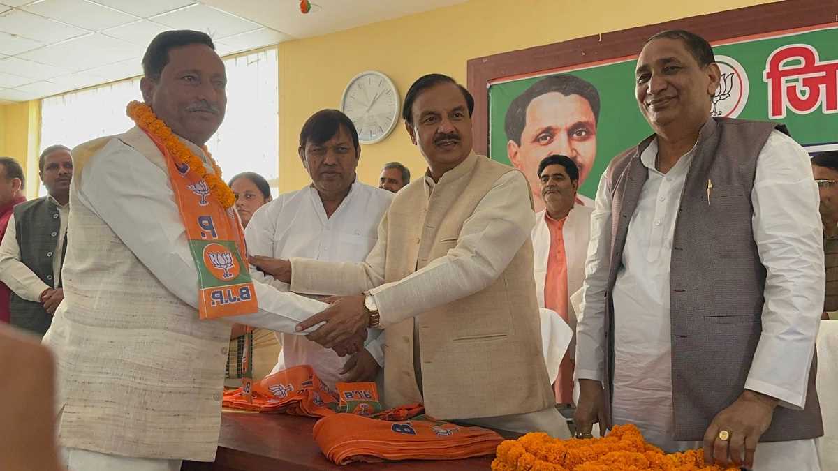 सपा नेता धर्मेंद्र अग्रवाल ने निकाय चुनाव से पूर्व समाजवादी पार्टी को क्यों दिया झटका? पढ़ें पूरी खबर