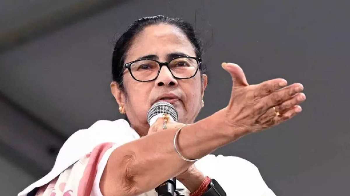 ममता बनर्जी के आरोप पर बोली सरकार, बंगाल सीएम का माइक नहीं किया था बंद