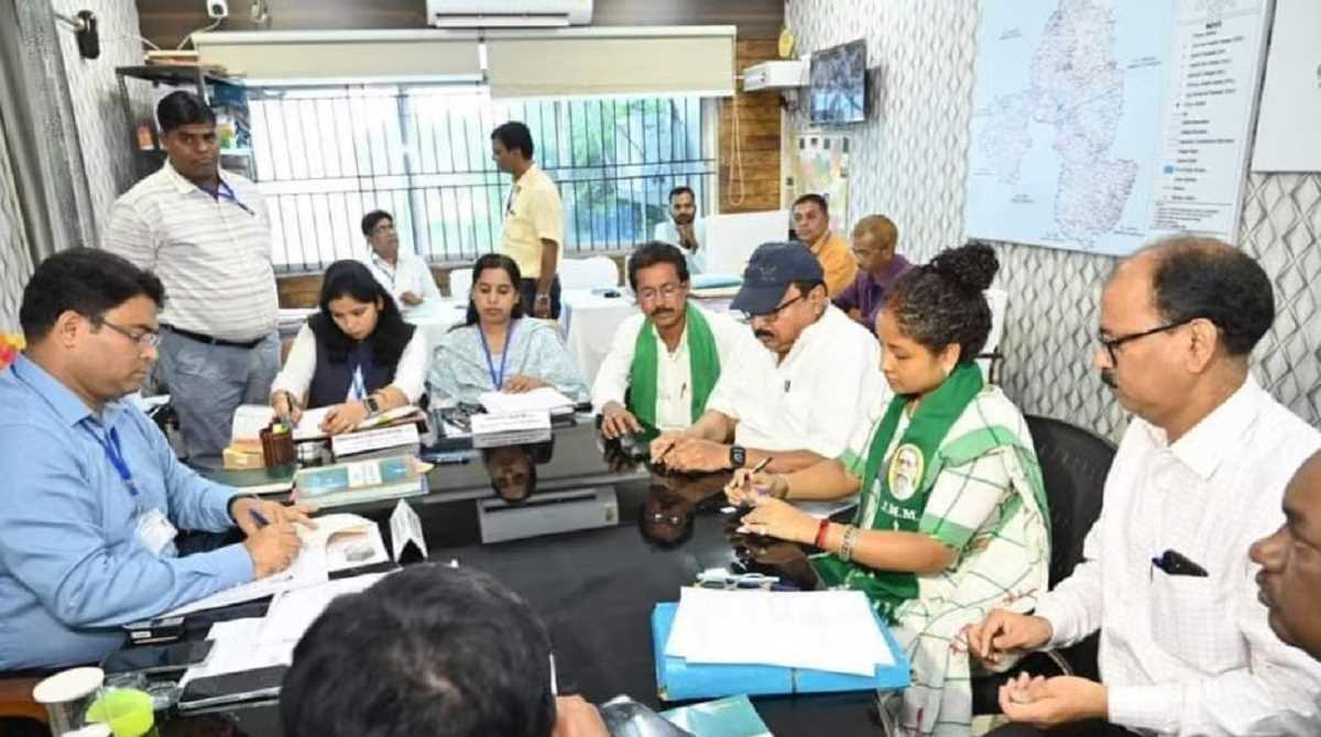 झारखंड में आधी रात को कटा कांग्रेस विधायक का टिकट, तड़के चार बजे सपा में शामिल हो गए