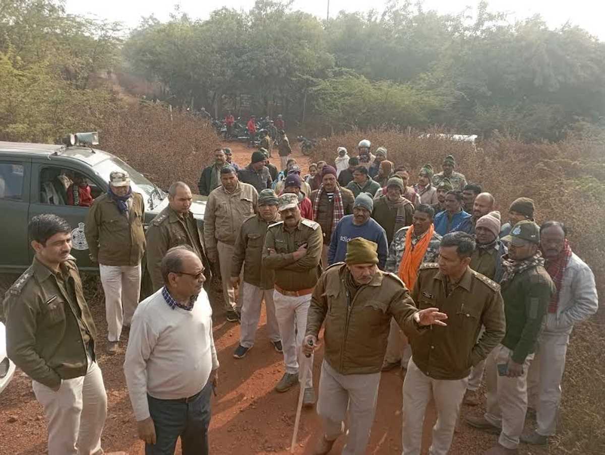 जंगल राज; एक तरफ अकेले भूमाफिया का कब्जा, दूसरी ओर 300 की भीड़ का प्रयास विफल