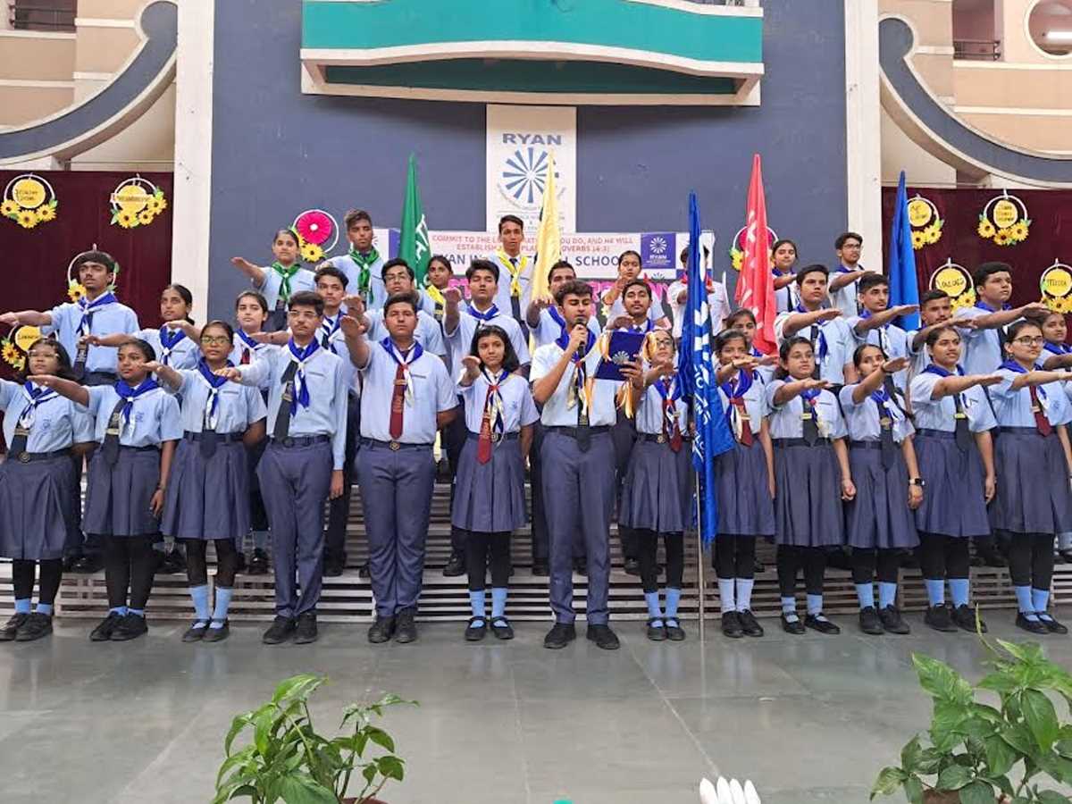 रेयान इंटरनेशनल स्कूल में अलंकरण समारोह, बच्चों को दी गयी जिम्मेदारी