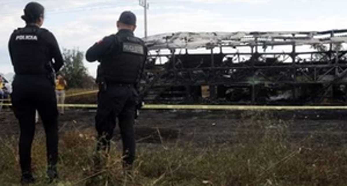 मेक्सिको में बस व ट्रेलर की टक्कर में 19 लोगों की मौत