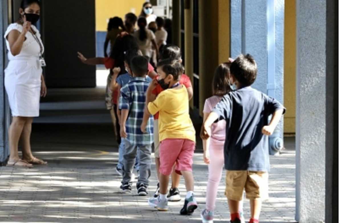 अमेरिका में एक सप्ताह में 25,000 बच्चे कोविड-19 की चपेट में आए