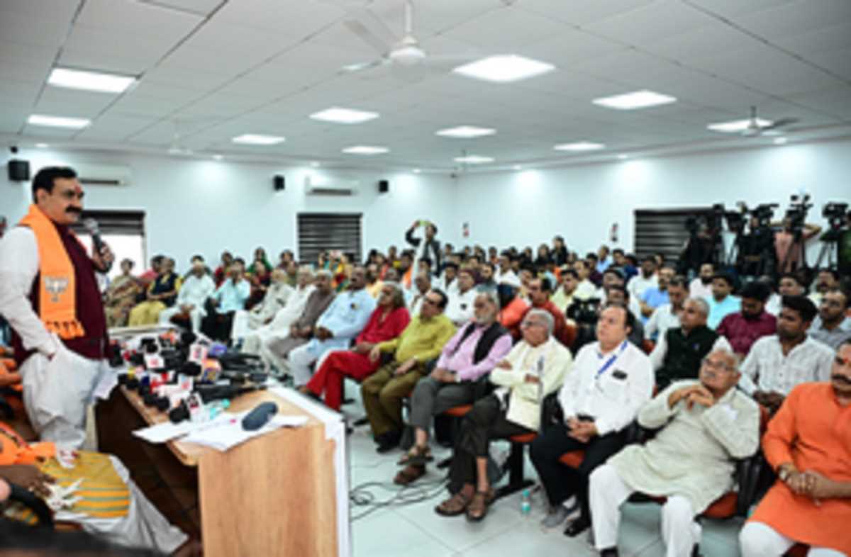 आपातकाल लागू करने के फैसले के समय सोनिया गांधी प्रधानमंत्री आवास में मौजूद थीं : भाजपा