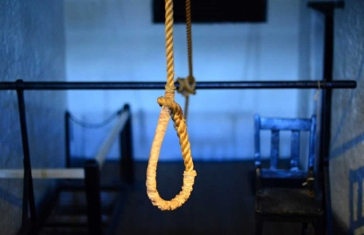 Gorakhpur से इस वक्त की बड़ी खबर, एक ही परिवार के तीन लोगों ने की आत्महत्या, घटना की जांच शुरु