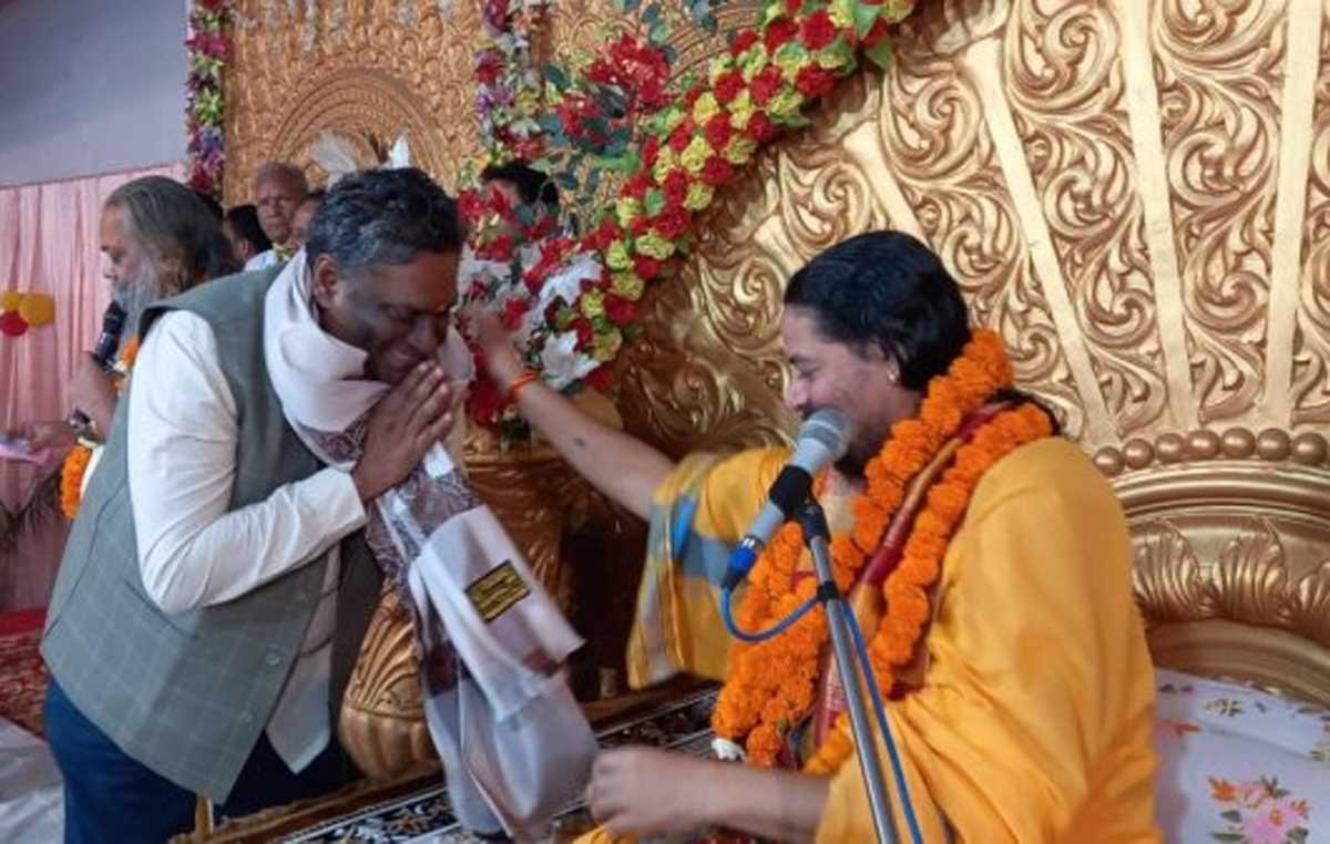 दुनियां में चाहे कोई कुछ भी कहे अपने धर्म का परित्याग कभी मत करना : मधुसूदनाचार्य