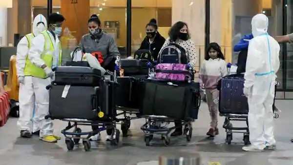 भारत में पहुंचा ब्रिटेन वाला Corona Strain, 6 यात्री निकले पॉजिटिव भारत में पहुंचा ब्रिटेन वाला Corona Strain, 6 यात्री निकले पॉजिटिव