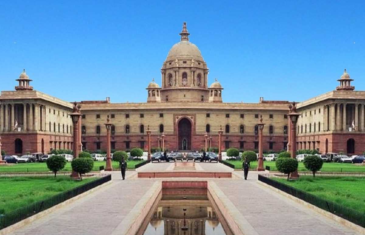 गृह मंत्रालय ने आतंकी संगठन लश्कर के सदस्य अरबाज अहमद मीर को घोषित किया आतंकी