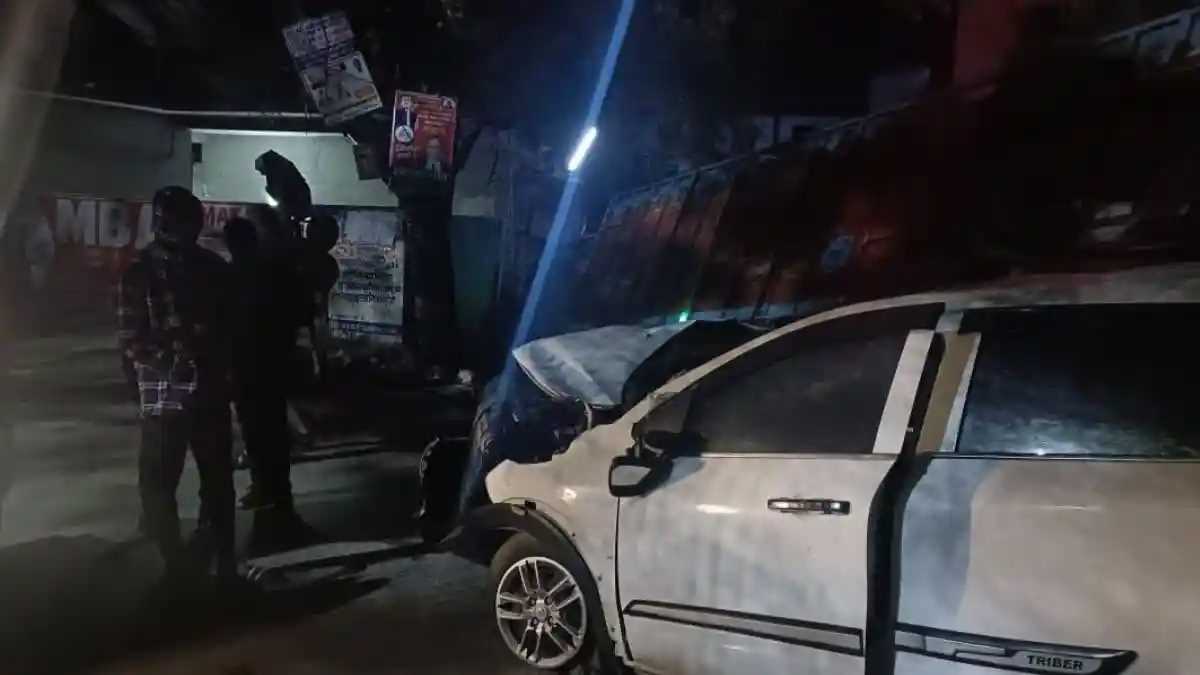 यूपी के  जौनपुर में बड़ा सड़क हादसा, ट्रक ने कार को मारी टक्कर, छह की मौत