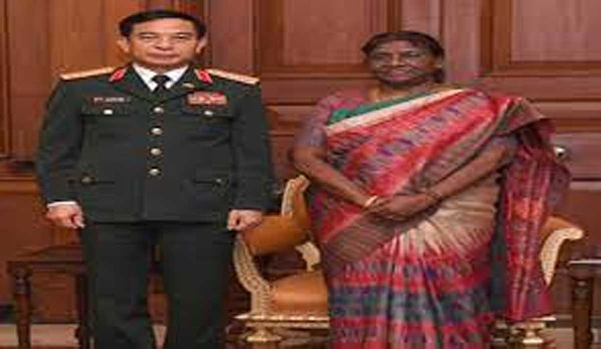 वियतनाम के रक्षा मंत्री ने राष्ट्रपति मुर्मू से मुलाकात की