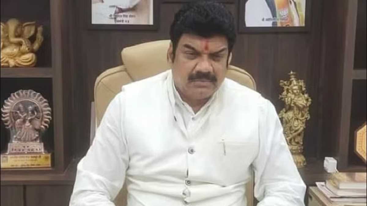 लाख का इनाम देने की घोषणा पर मंत्री के खिलाफ एफआईआर