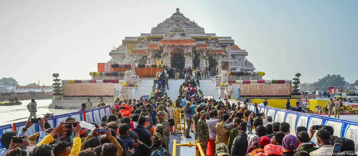 गर्भगृह में रामलला की मूर्ति, कैसे मुमकिन हुआ सूर्याभिषेक?