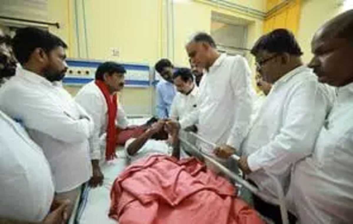 तेलंगाना में जेएसी के नेता मोतीलाल नाइक ने खत्म की भूख हड़ताल