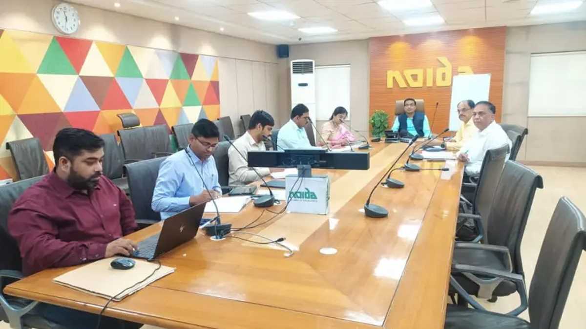नोएडा की सुंदरता में लगेंगे चार चांद, सीईओ ने दिए अहम दिशानिर्देश नोएडा की सुंदरता में लगेंगे चार चांद, सीईओ ने दिए अहम दिशानिर्देश
