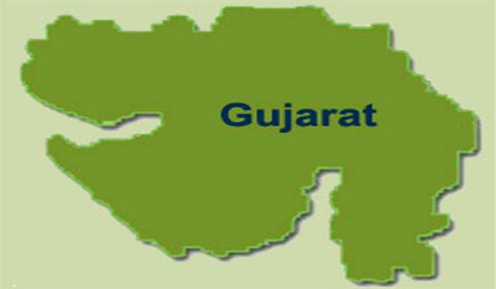 एसी में विस्फोट से चार घायल