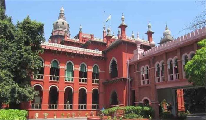 अन्नाद्रमुक के 18 विधायकों की अयोग्यता पर अध्यक्ष का फैसला बरकरार अन्नाद्रमुक के 18 विधायकों की अयोग्यता पर अध्यक्ष का फैसला बरकरार