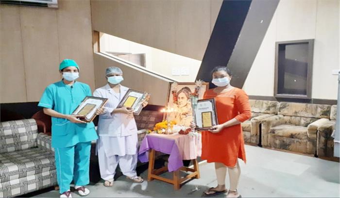 एम्स में 45 नर्सों ने किया रक्तदान, आम्बेडकर अस्पताल मे 76 को मिला सम्मान