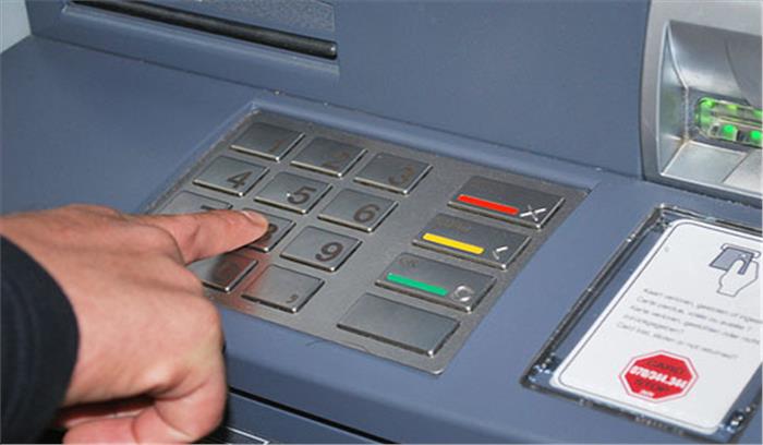 एटीएम में गड़बड़ी कर ठगने वाला चढ़ा पुलिस के हत्थे