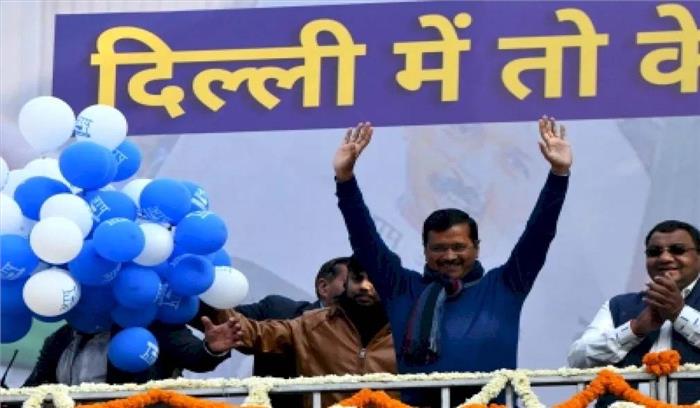 केजरीवाल के शपथ ग्रहण के पहले धन्यवाद दिल्ली के लगे पोस्टर
