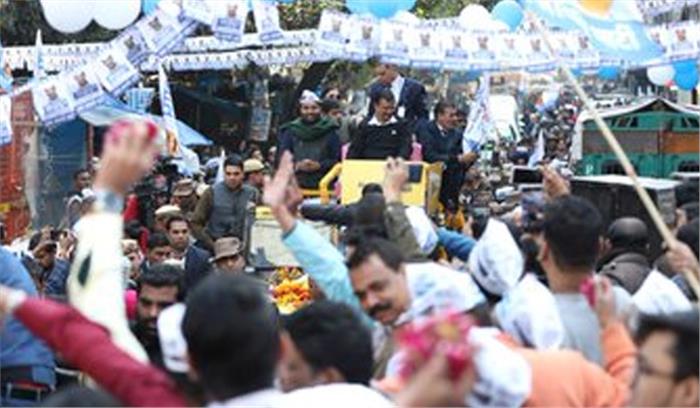 अरविंद केजरीवाल ने करोल बाग में किया रोड शो