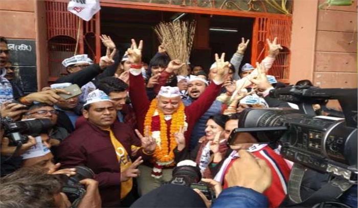 दिल्ली चुनाव : नामांकन दाखिल करने से पहले सिसोदिया ने निकाला पैदल मार्च