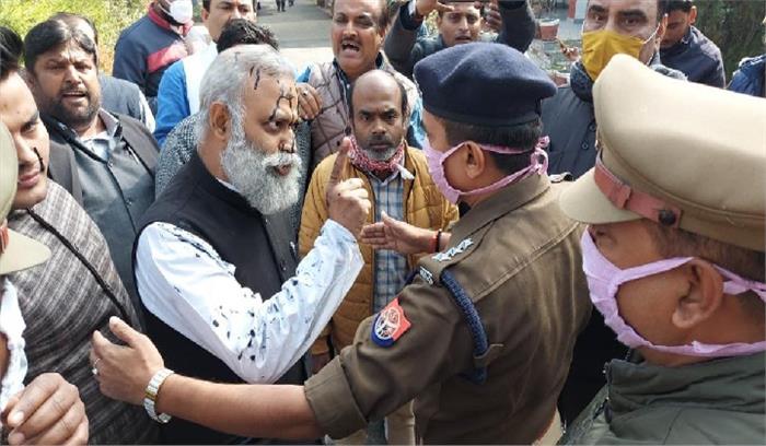 जेल से रिहा हुए सोमनाथ भारती, दिल्ली हुए रवाना जेल से रिहा हुए सोमनाथ भारती, दिल्ली हुए रवाना