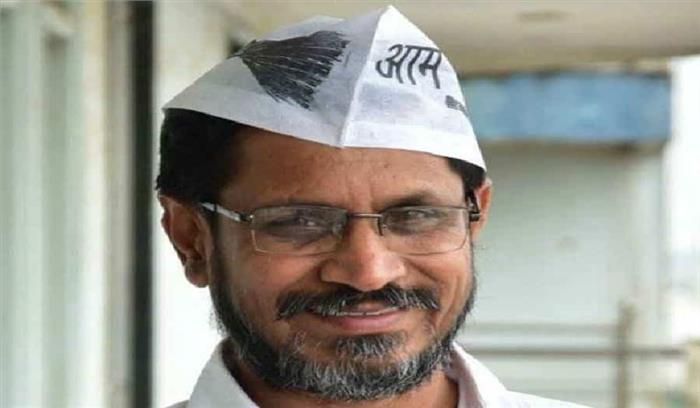 छग : आप संयोजक संकेत ठाकुर ने अपने पद से दिया इस्तीफा छग : आप संयोजक संकेत ठाकुर ने अपने पद से दिया इस्तीफा