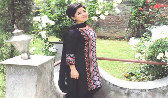 जायरा किरदार में समा जाती हैं और फिर उसे पर्दे पर उतारती हैं : अद्वैत चंदन जायरा किरदार में समा जाती हैं और फिर उसे पर्दे पर उतारती हैं : अद्वैत चंदन